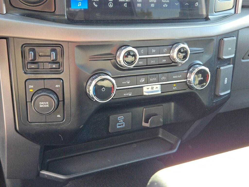 Used 2024 Black Ford XLT image 24