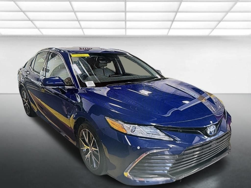 Used 2024  Toyota Hybrid XLE image 1