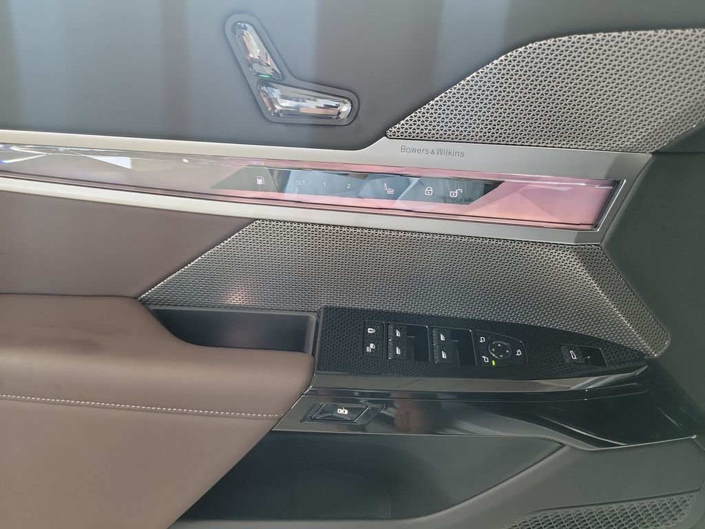New 2026 Mineral White Metallic BMW 750e xDrive image 14