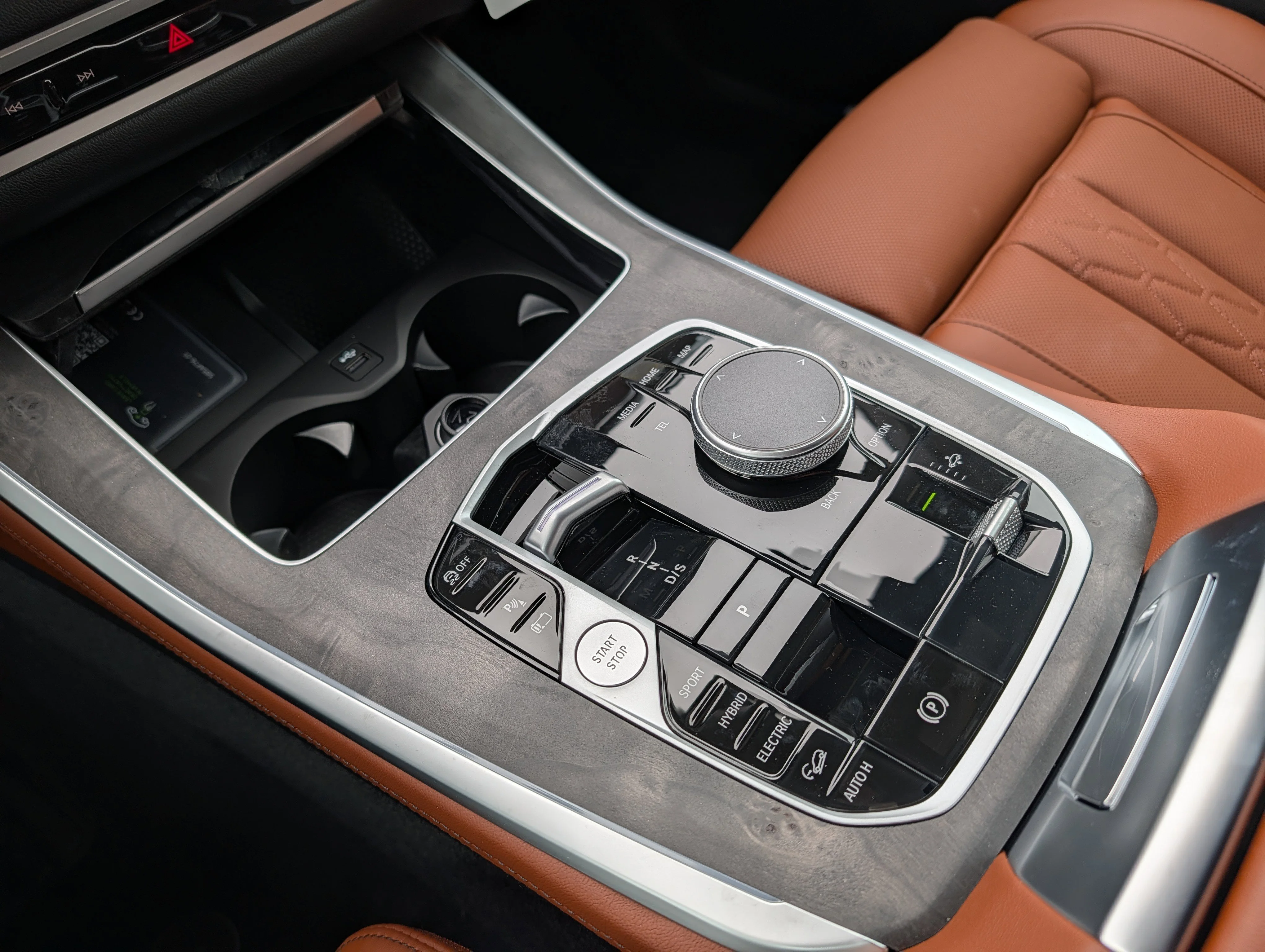 New 2026 Manhattan Green Metallic BMW xDrive50e image 10