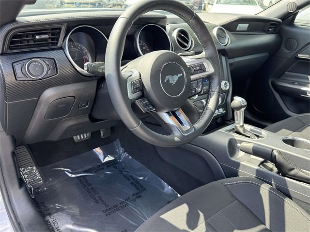 2022 Ford Mustang EcoBoost photo 2