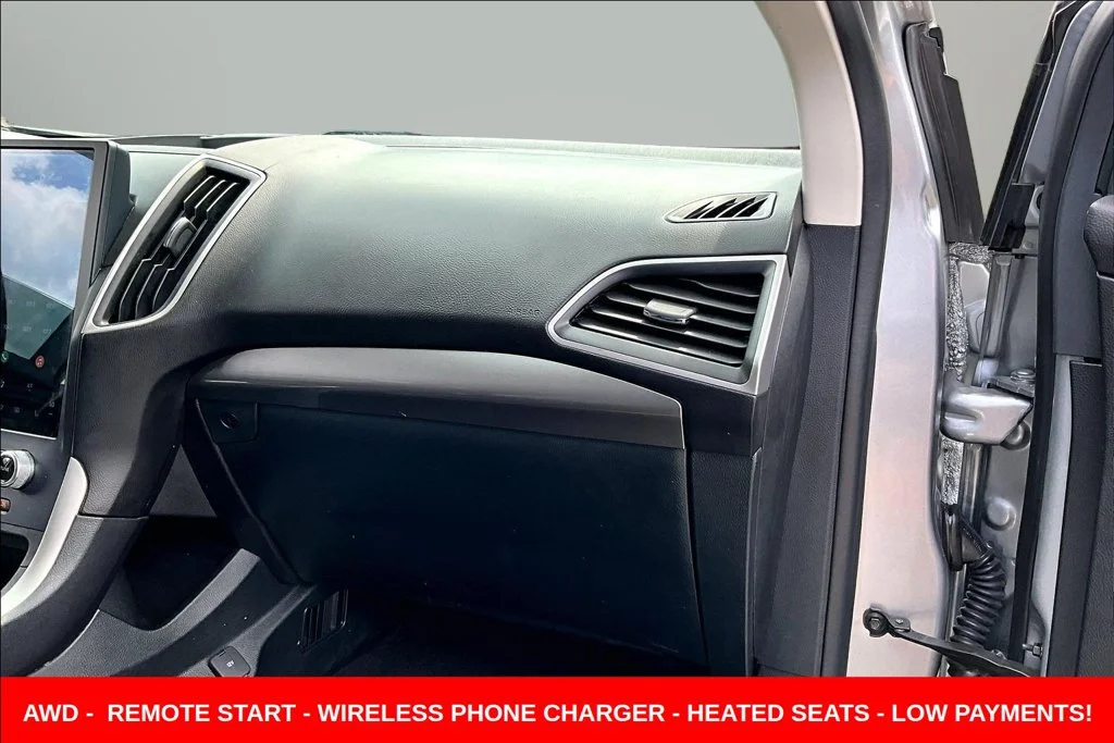 Used 2024 Silver Ford SEL image 32