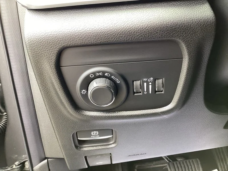 New 2026 Baltic Gray Metallic Clear-Coat Exterior Paint Jeep Laredo Altitude image 28