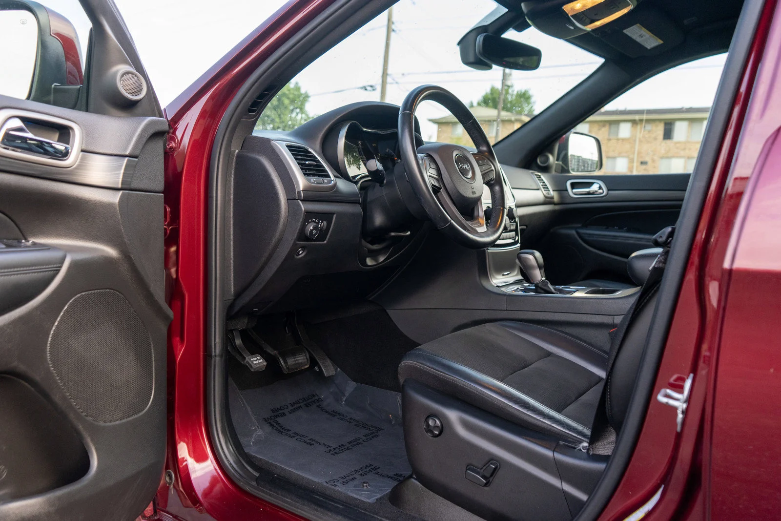 Used 2020 Velvet Red Pearlcoat Jeep Altitude image 14