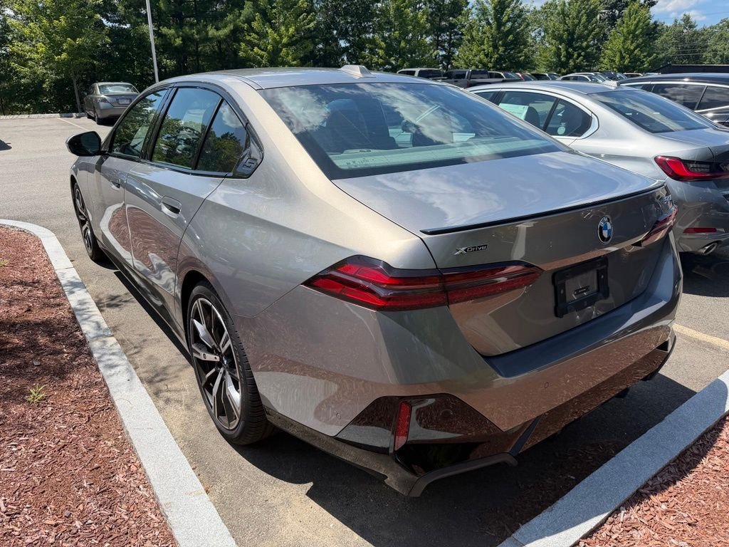 Certified Used 2026 Oxide Grey Met BMW 540i xDrive image 3