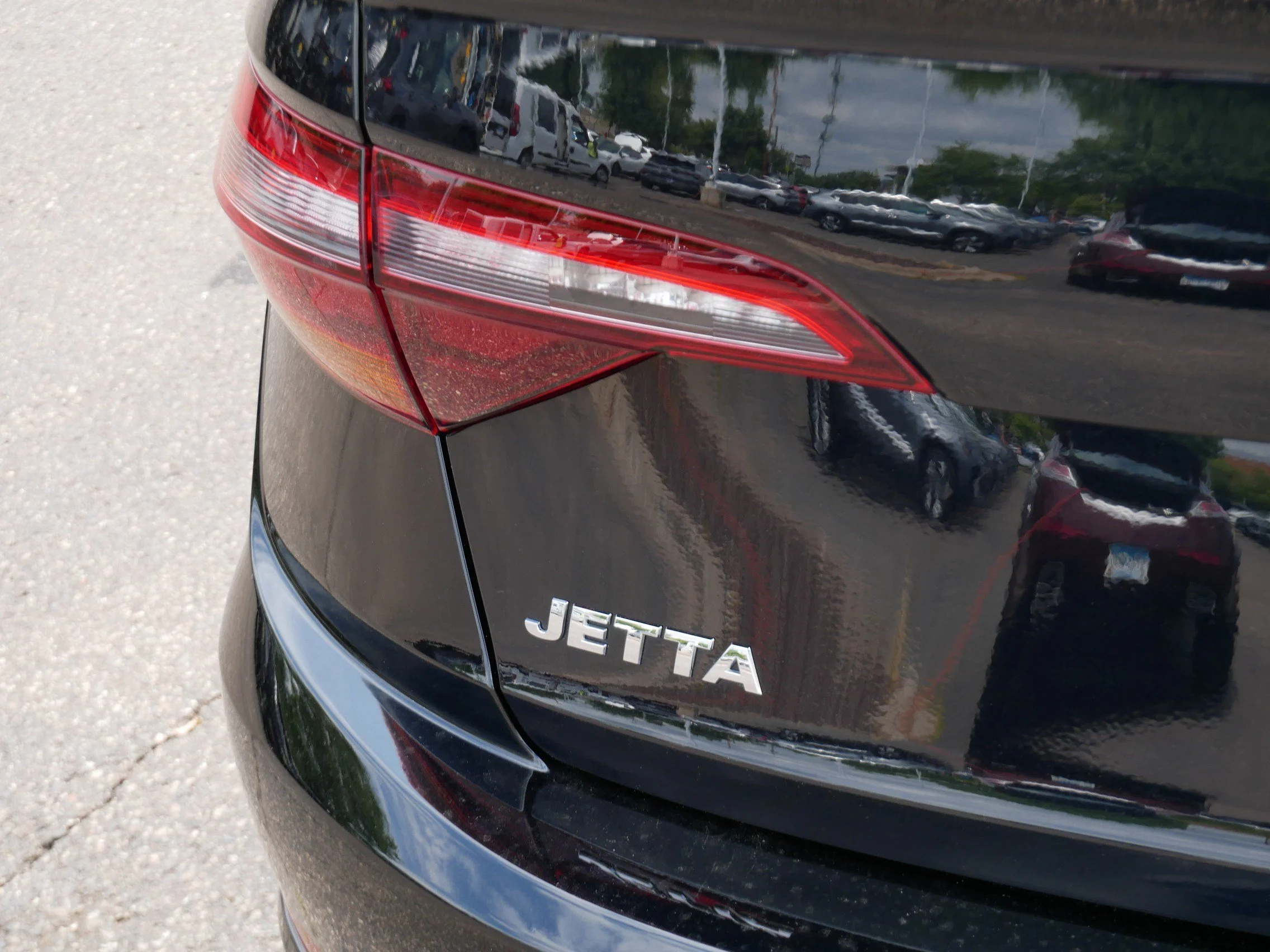 Used 2019 Deep Black Pearl Volkswagen R-Line image 17