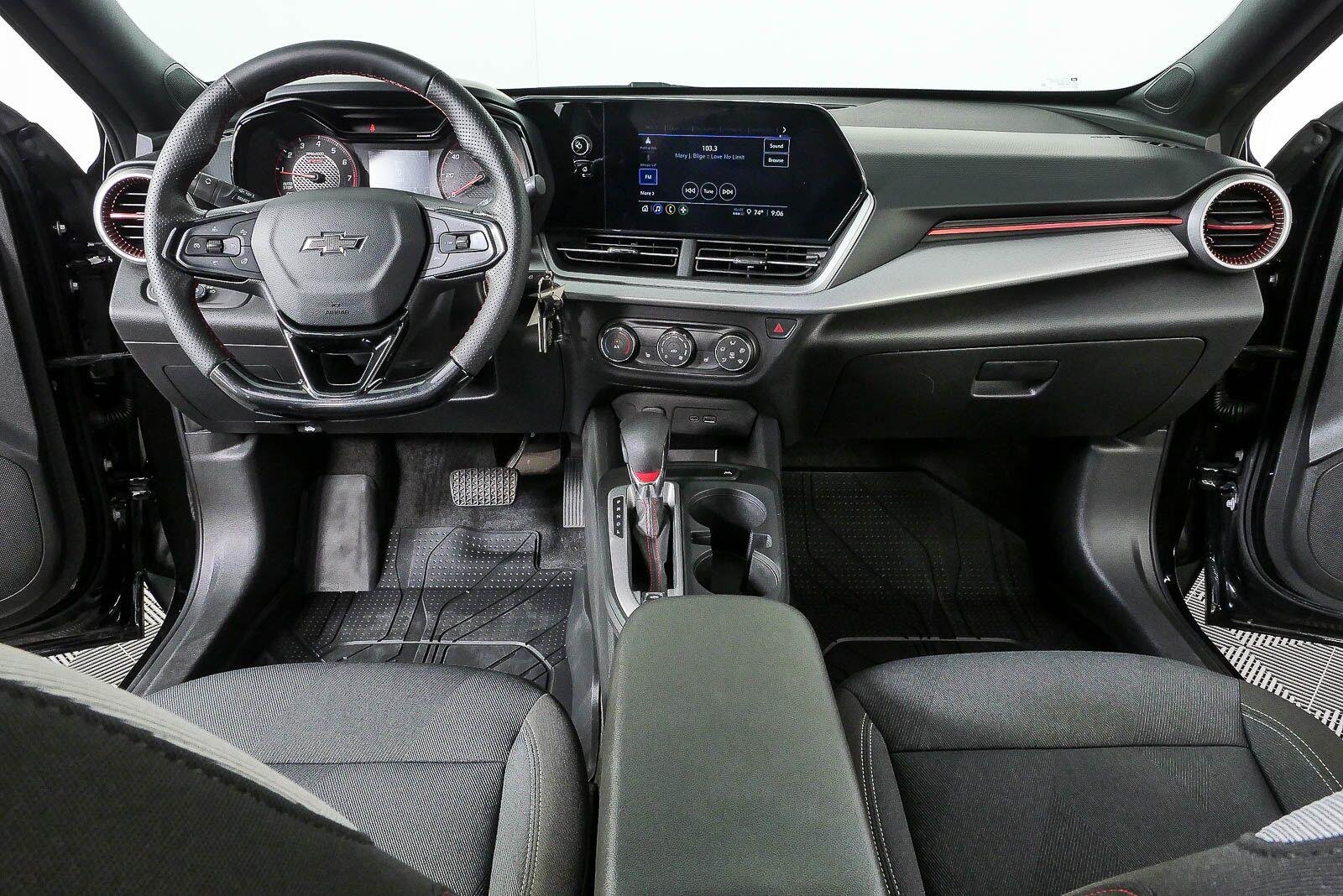 2025 Chevrolet Trax RS - Photo 17