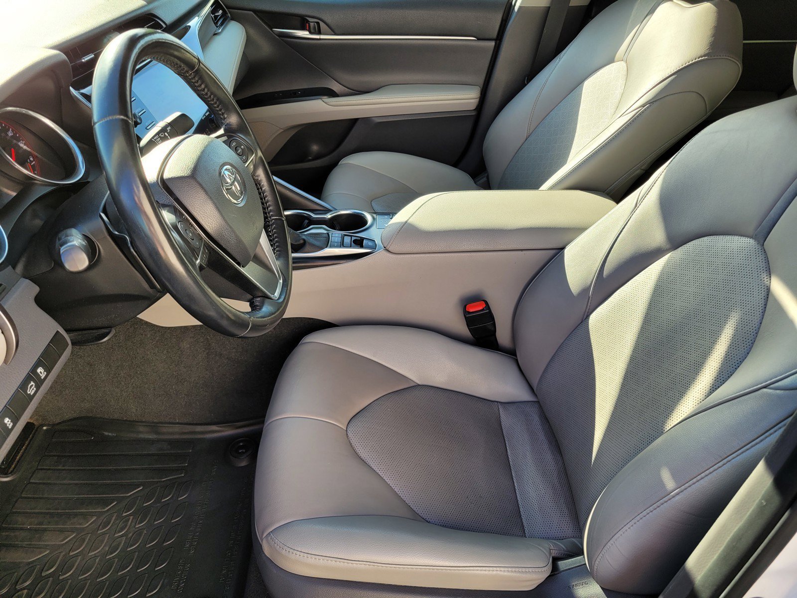 Used 2020 WIND CHILL PEARL Toyota XSE image 16