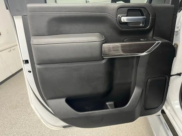 Used 2022 White Chevrolet LTZ image 39