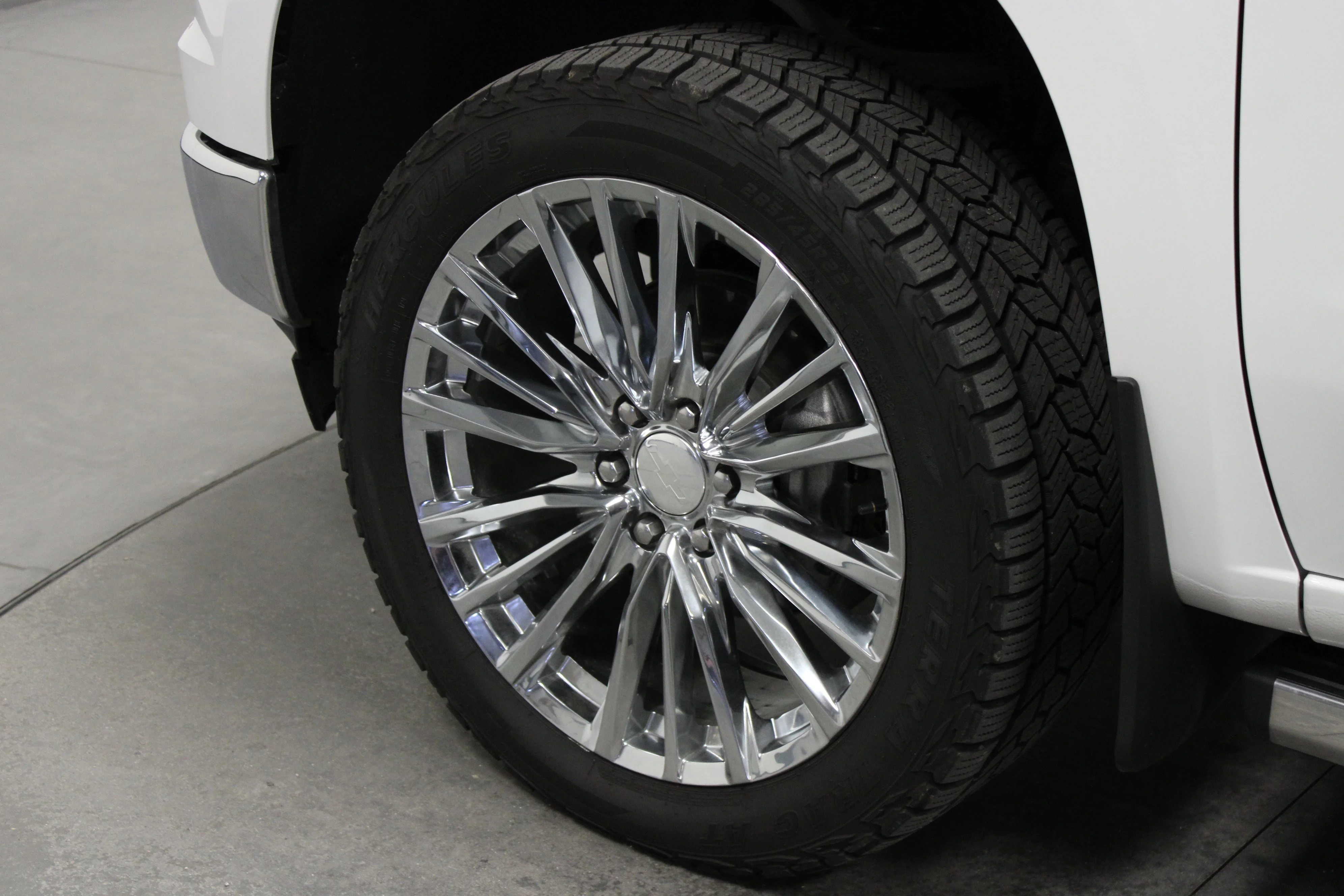 Used 2022 Summit White Chevrolet LTZ image 10