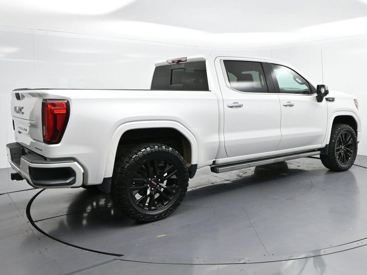 Used 2020 White Frost Tricoat GMC Denali image 7