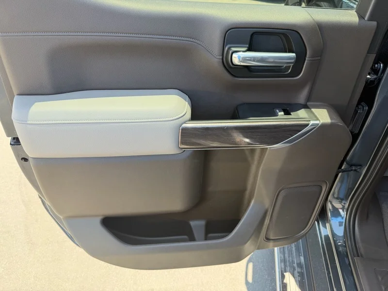 Used 2019 SHADOW GRAY METALLIC Chevrolet LTZ image 20