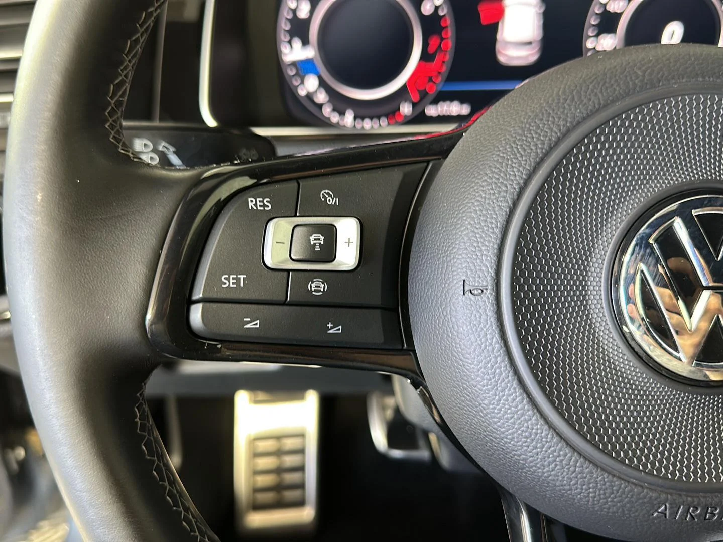 Used 2019 Indium Gray Metallic Volkswagen 4Motion image 12
