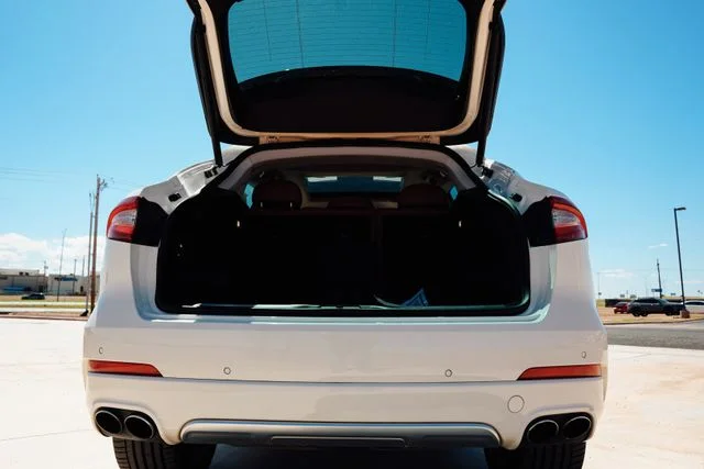 2017 Maserati Levante S - Photo 11