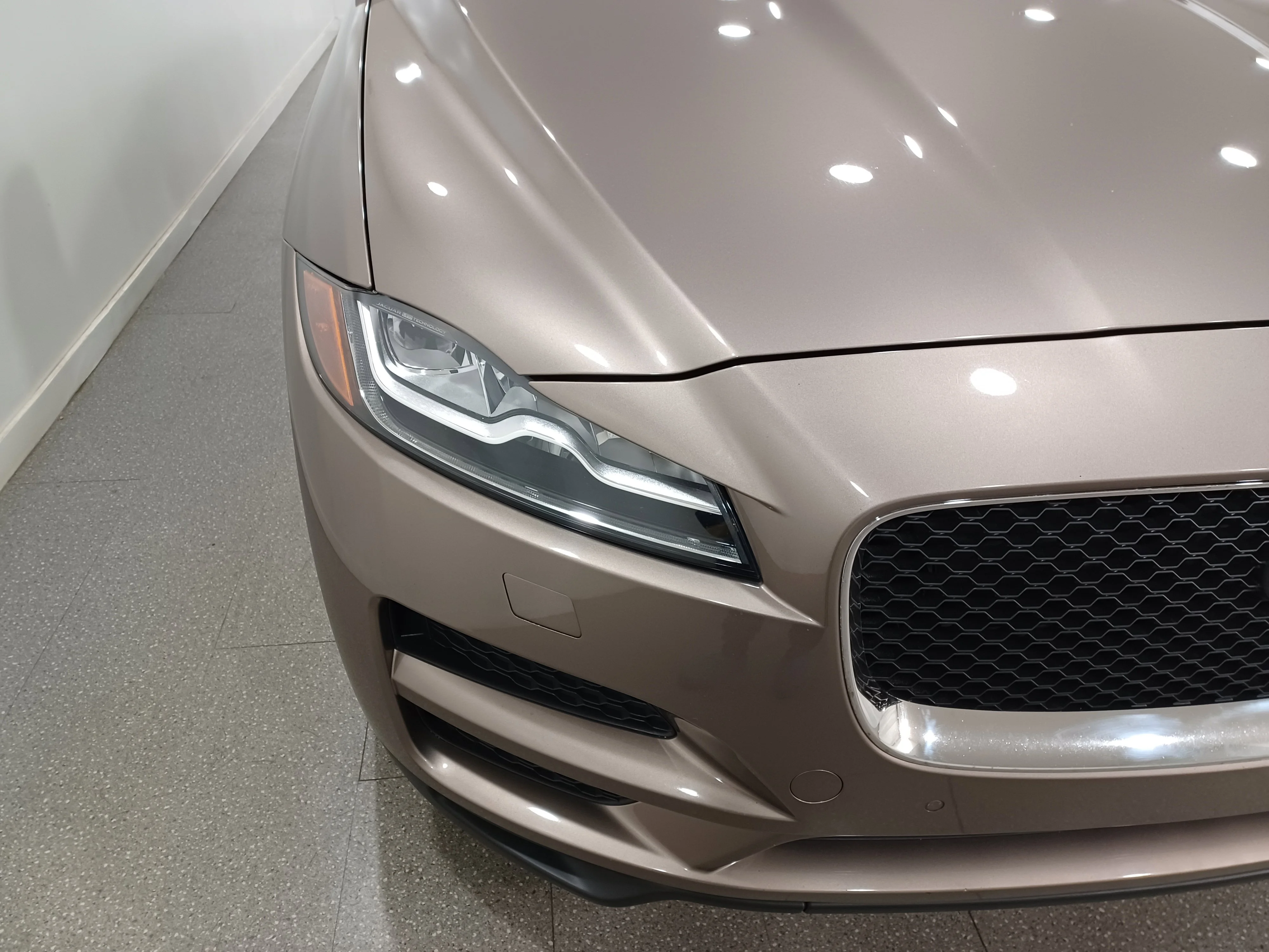 Used 2017 Quartzite Metallic Jaguar 35t Prestige AWD*Nav | Pano Roof | Cooled Leather | Htd Steering Wheel | Blind Spot Detection image 4