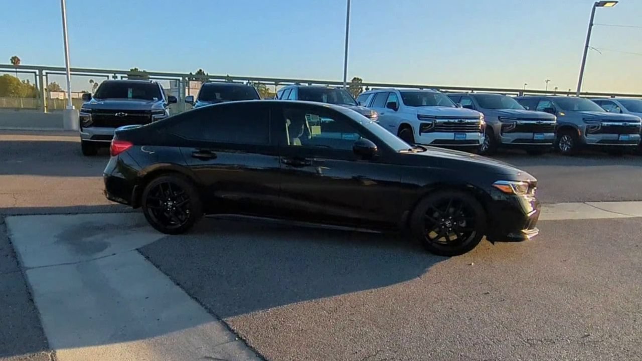 Used 2024  Honda Sport image 9