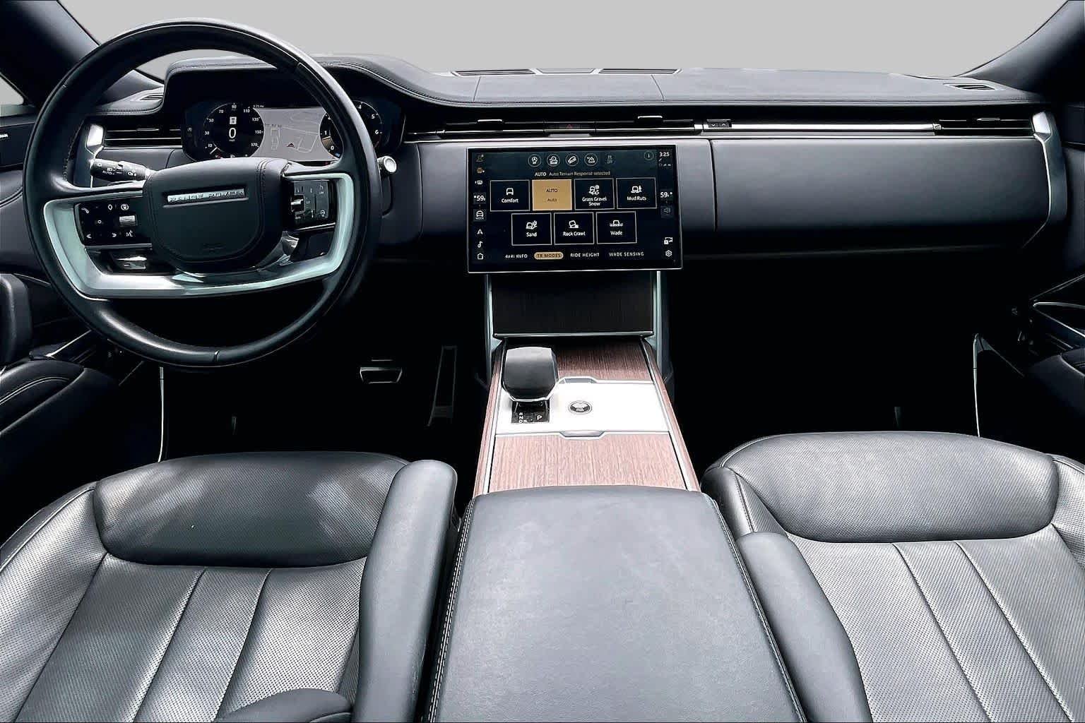 Used 2025 Charente Grey Premium Metallic Land Rover SE image 15
