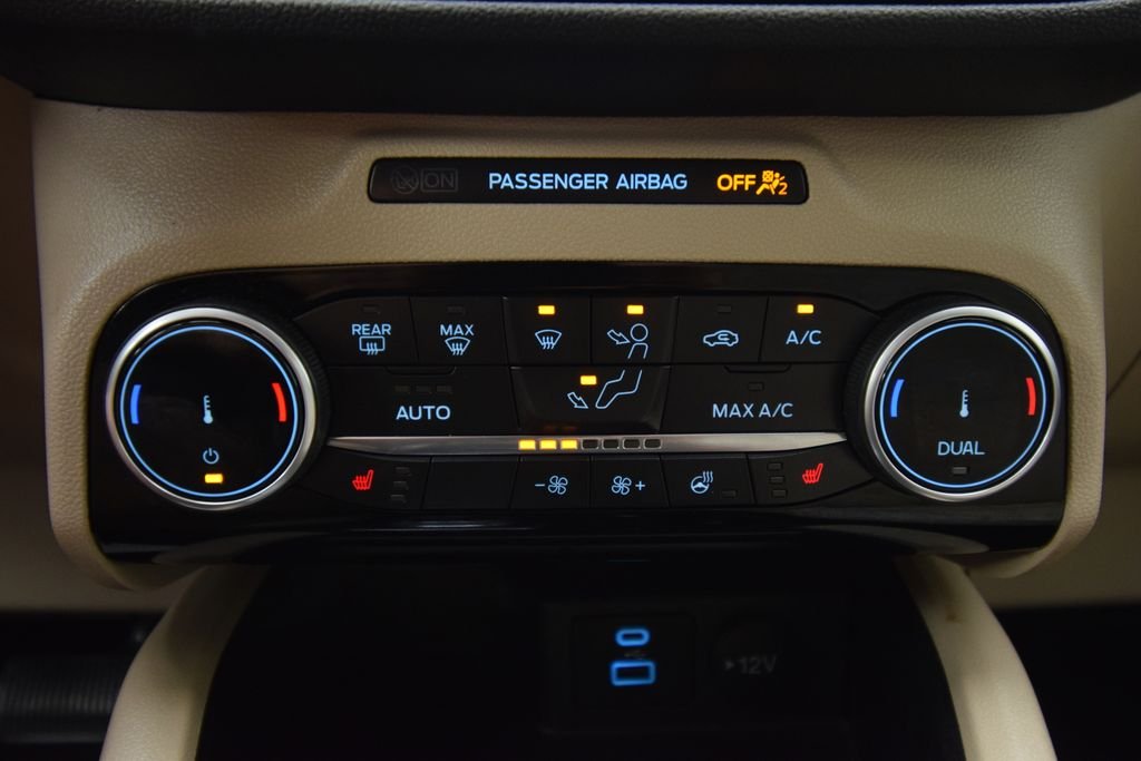 Used 2022 Black Metallic Ford SEL image 33