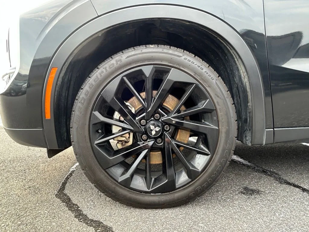 Certified Used 2023 Black Mitsubishi SEL Black Edition image 7