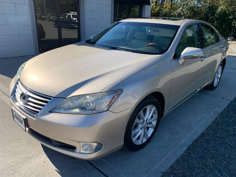 Used 2011 Gold Lexus ES 350 Sedan 4D image 5
