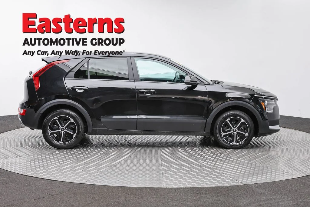 Used 2025 Black Kia LX image 4
