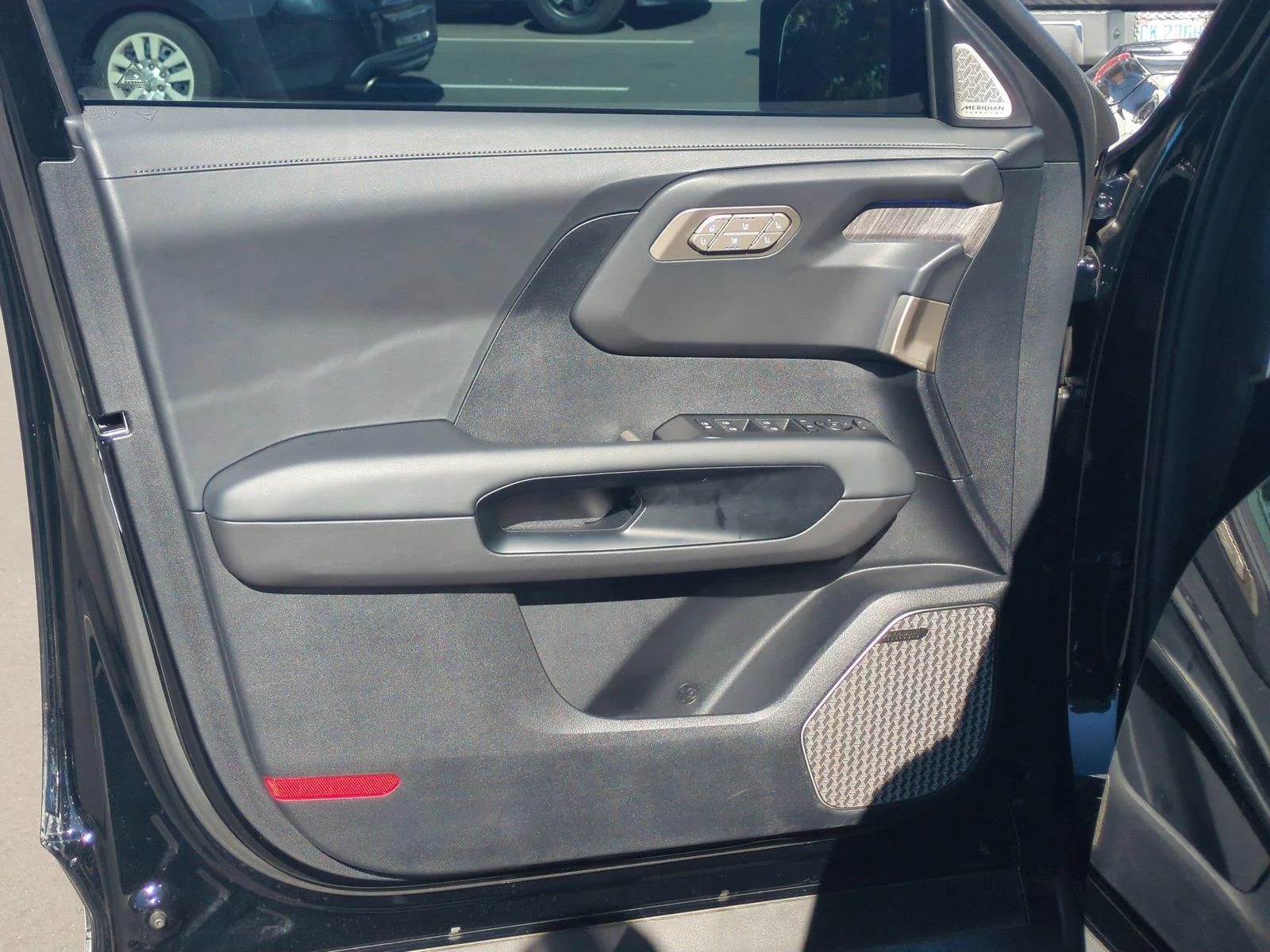 Used 2027 EBONY BLACK KIA  image 14