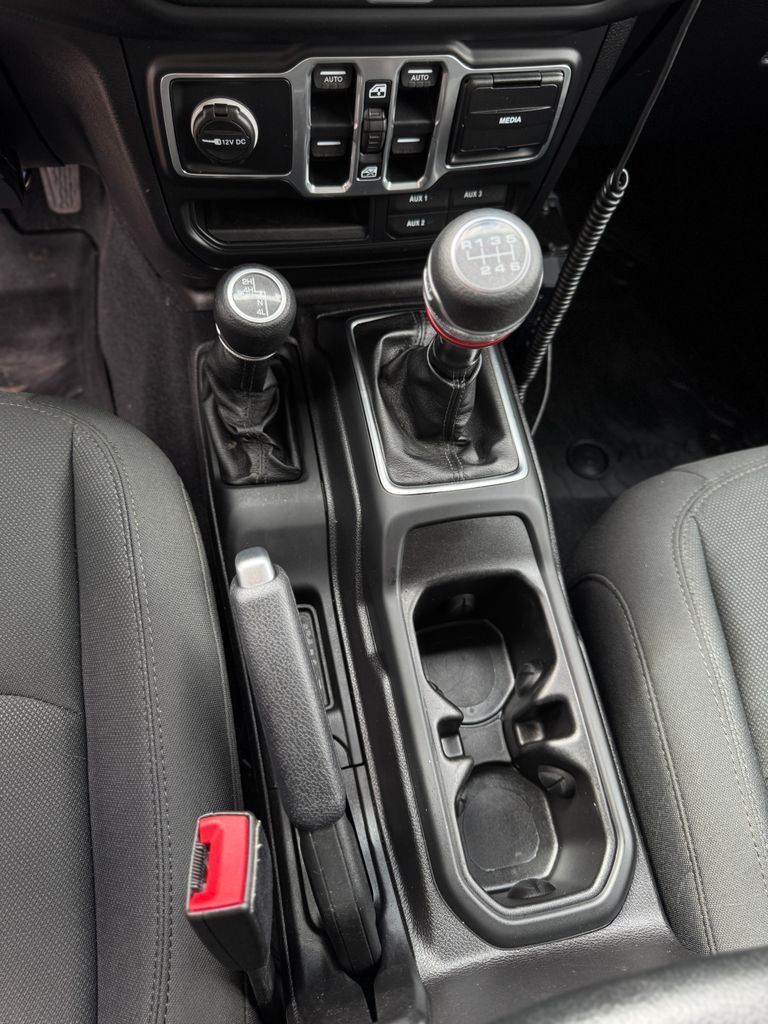 Used 2018 Granite Crystal Metallic Clearcoat Jeep Unlimited Sport S image 19
