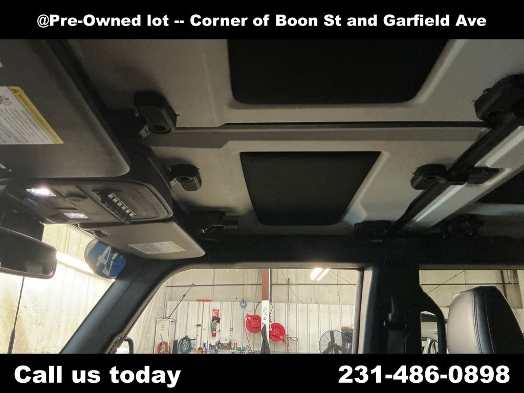 Used 2024 Silver Ford Badlands image 13