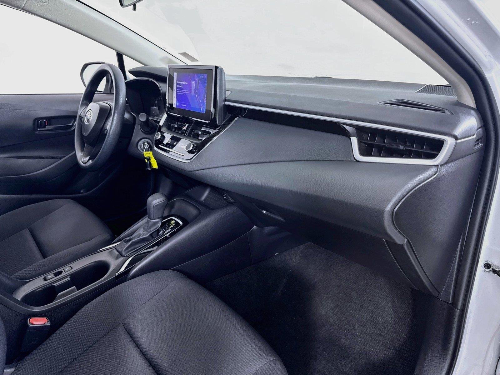 Used 2025 Wind Chill Pearl Toyota LE image 27