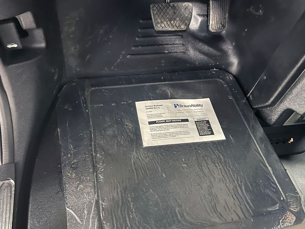 Used 2026 Gray Honda EX-L  - Wheelchair Accessible image 19