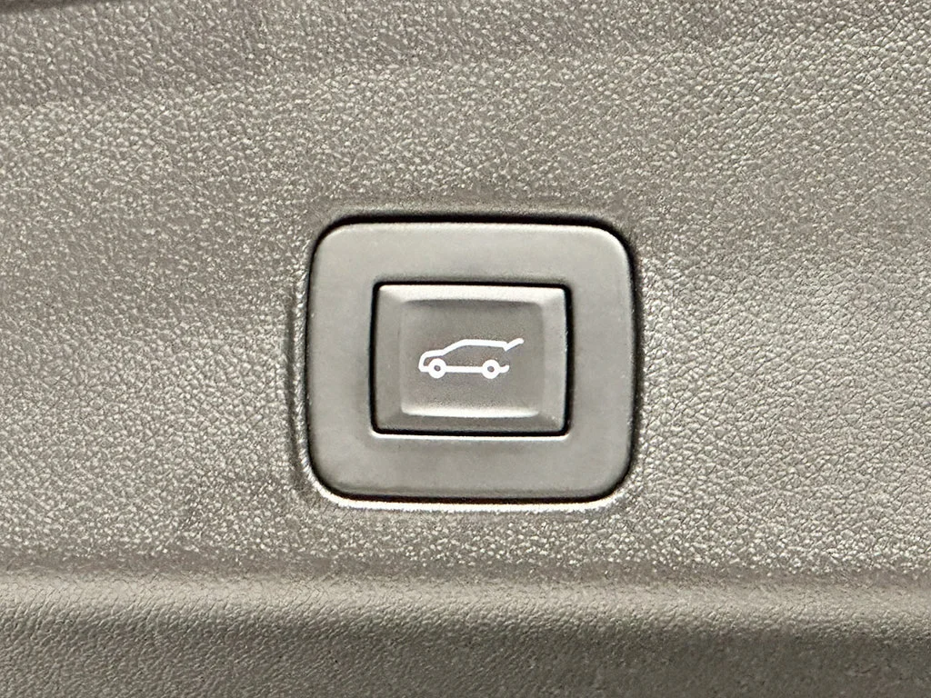 Used 2024 Summit White Chevrolet ACTIV image 13