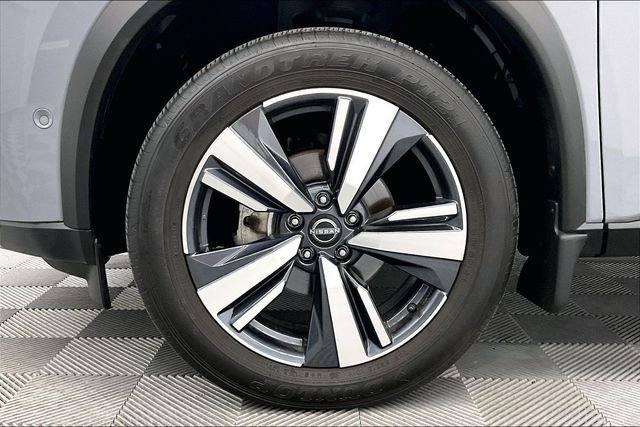 Used 2023 Boulder Gray Pearl Nissan Platinum image 10