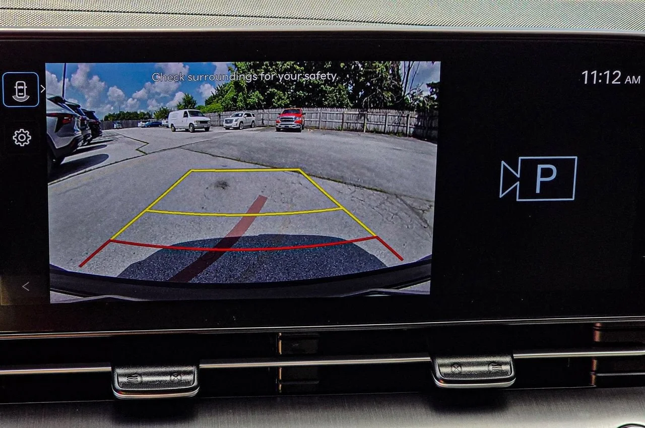 Used 2025  Hyundai SEL image 16