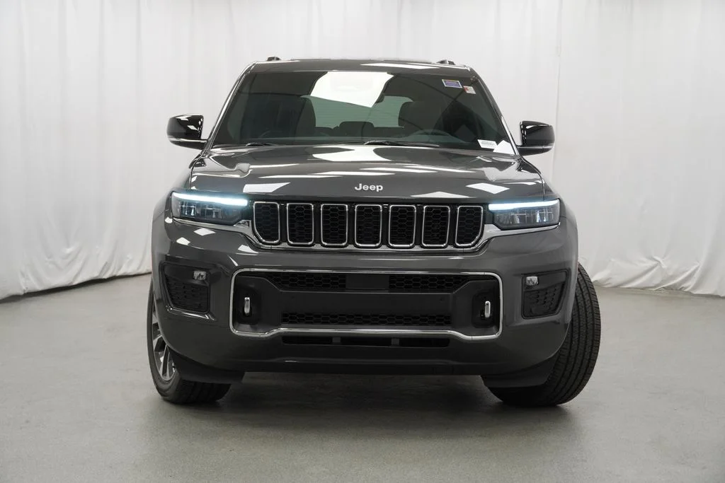 Used 2025 Gray Jeep Overland image 8
