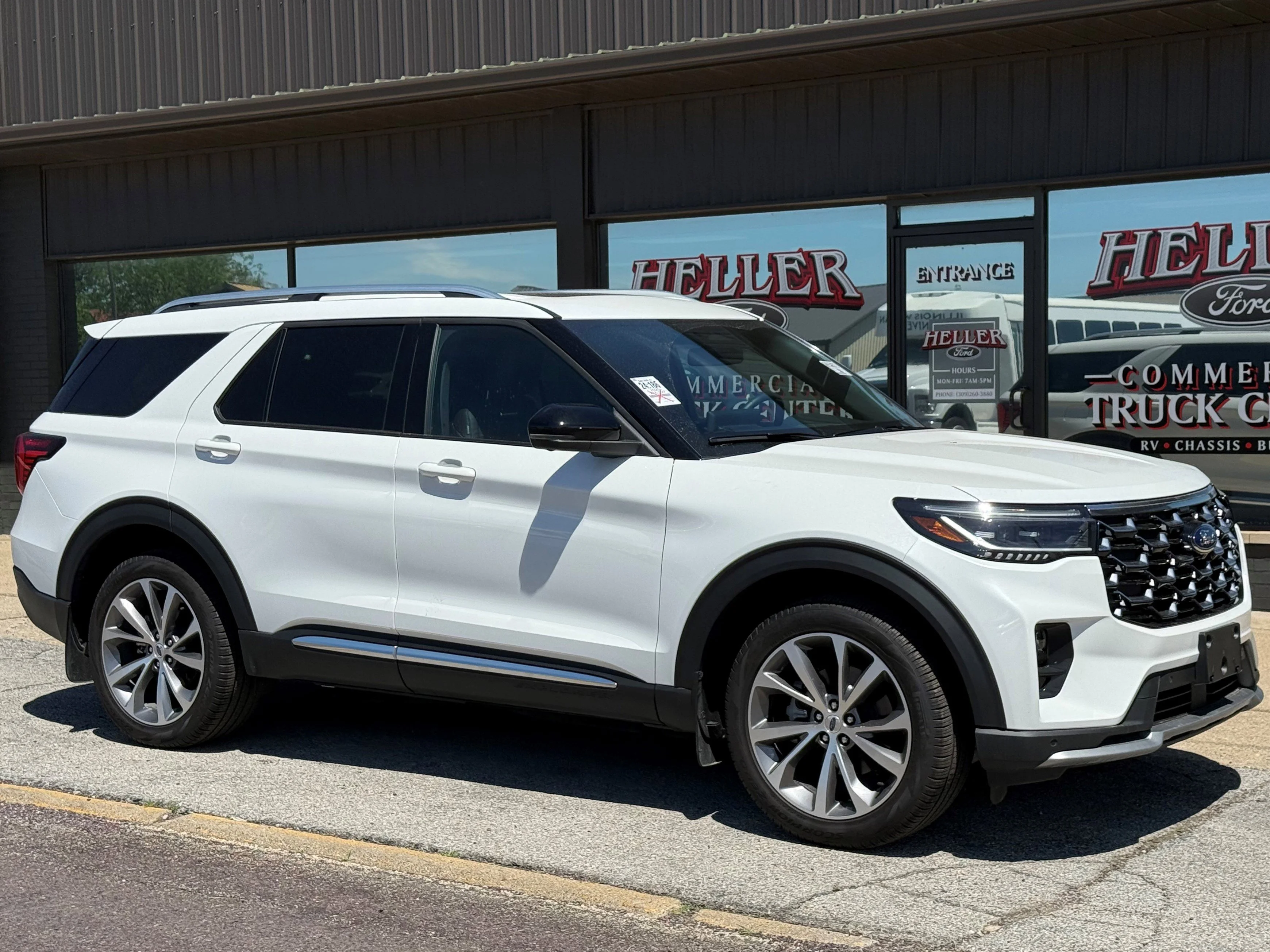 Used 2025 White Metallic Ford Platinum image 3