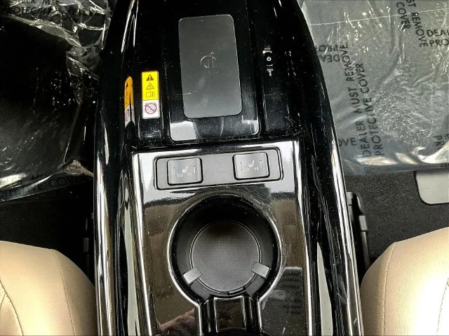 Used 2019 Beige Toyota XLE image 17