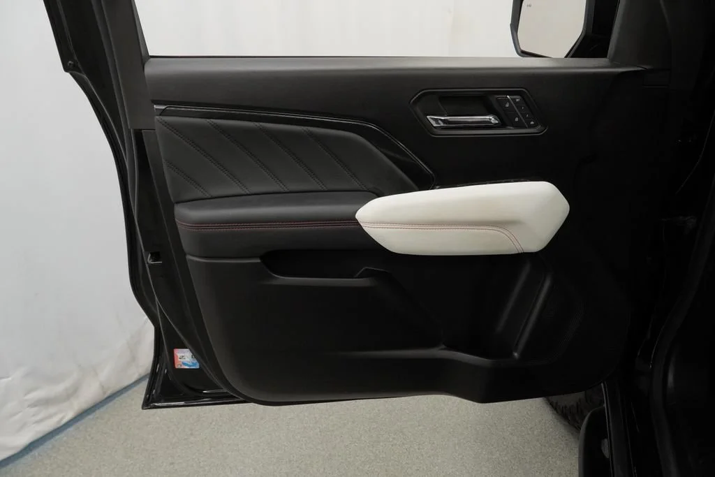 Used 2024 Onyx Black GMC AT4X image 25