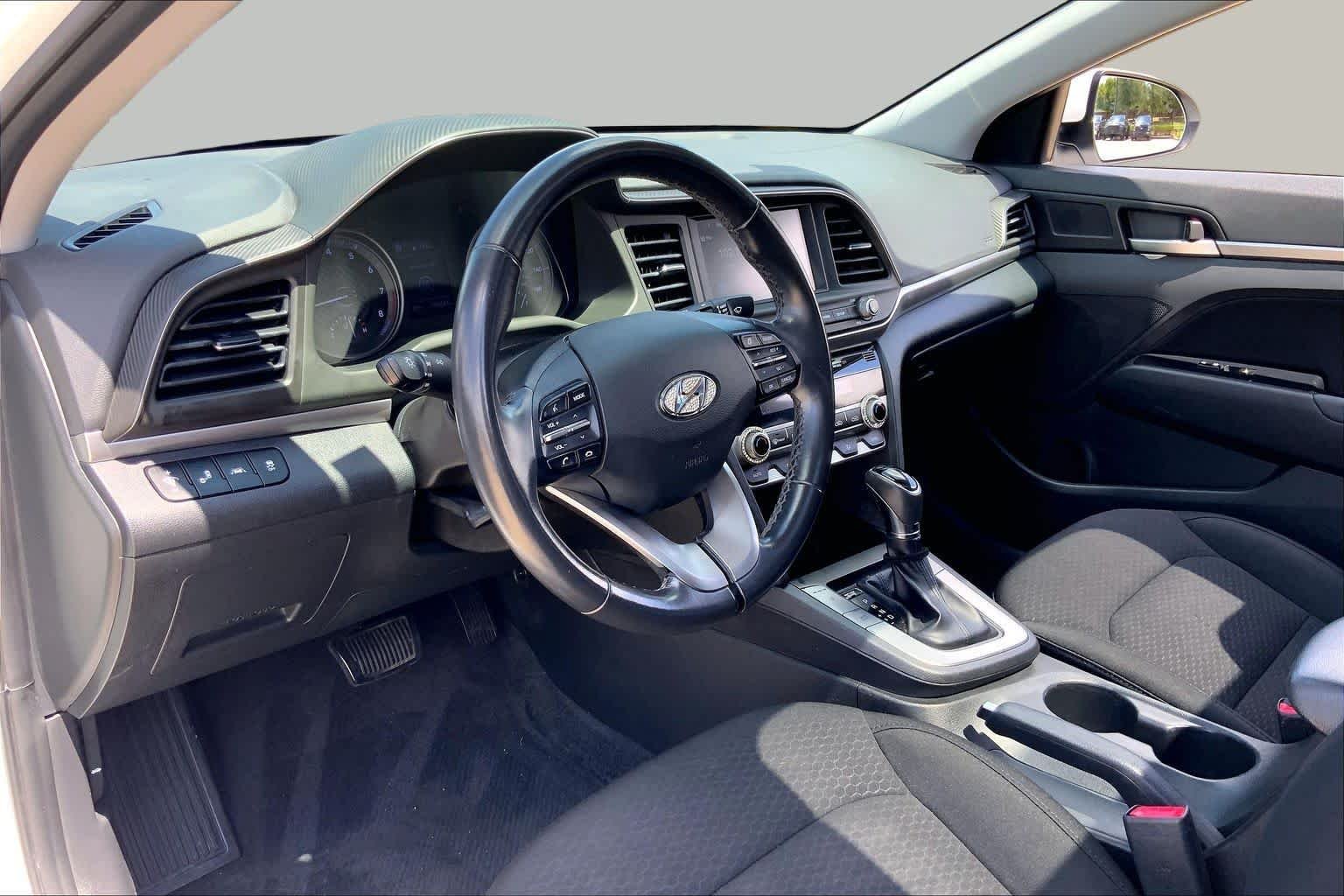 Used 2019 Quartz White Pearl Hyundai Value Edition image 17