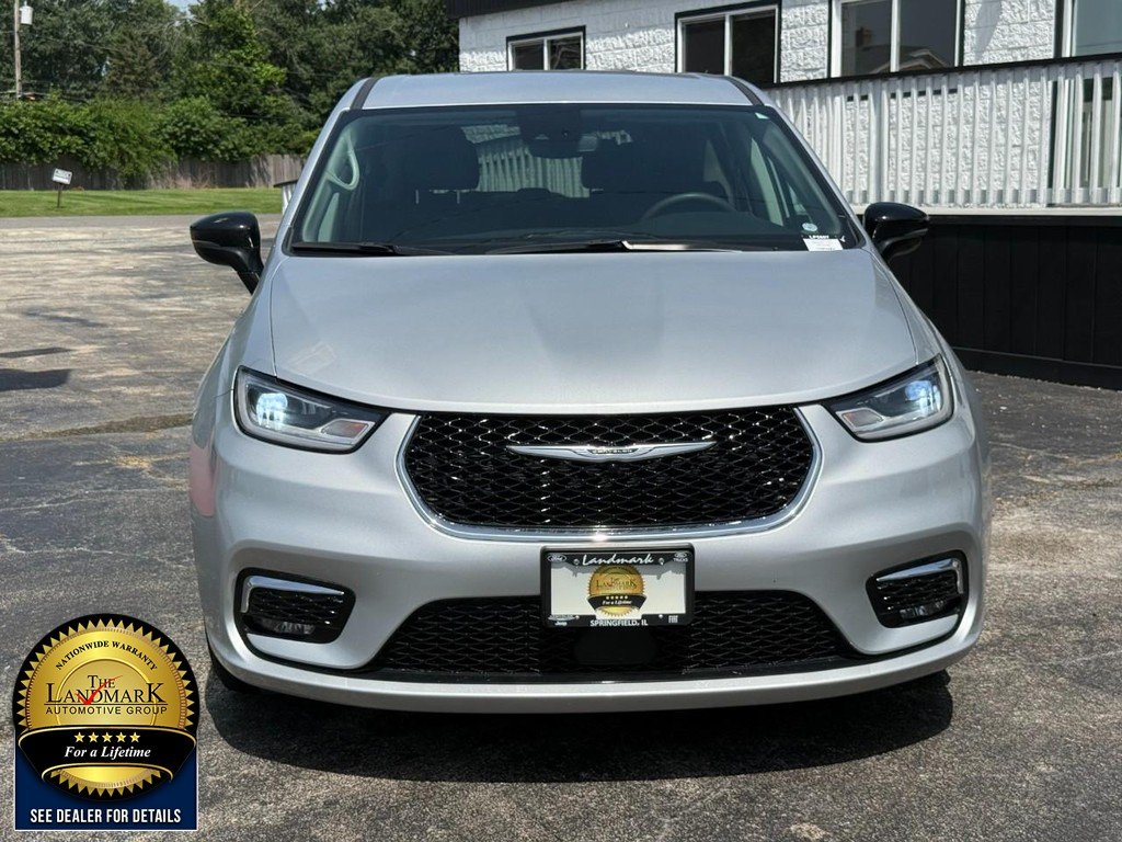 Used 2024 Silver Mist Clearcoat Chrysler Touring L FWD image 2