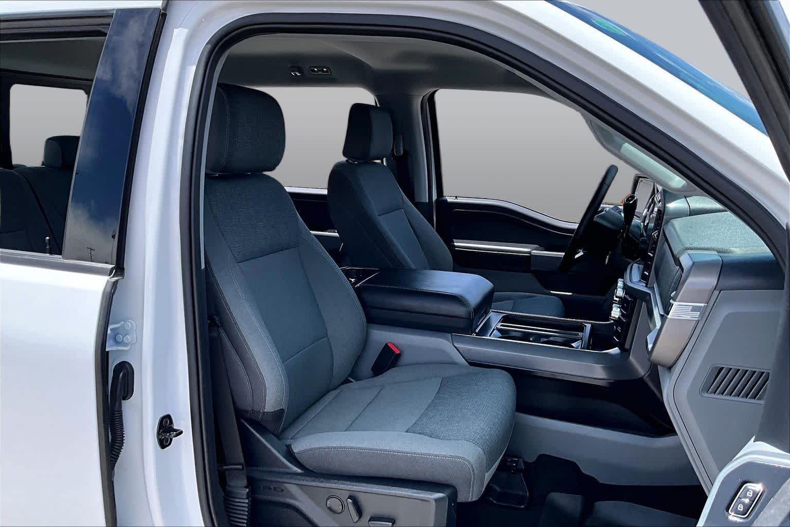 Used 2024 Oxford White Ford XLT image 9