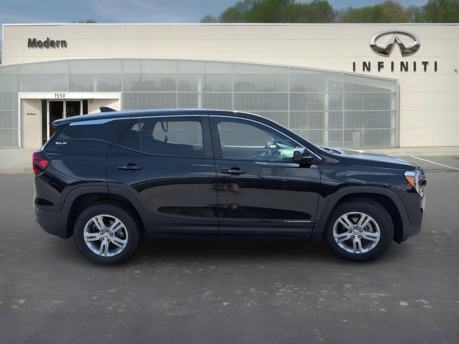 Used 2024 Ebony Twilight Metallic GMC SLE image 3