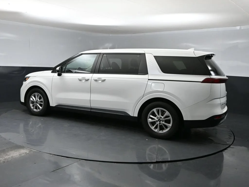 Certified Used 2022 White Kia LXS image 5