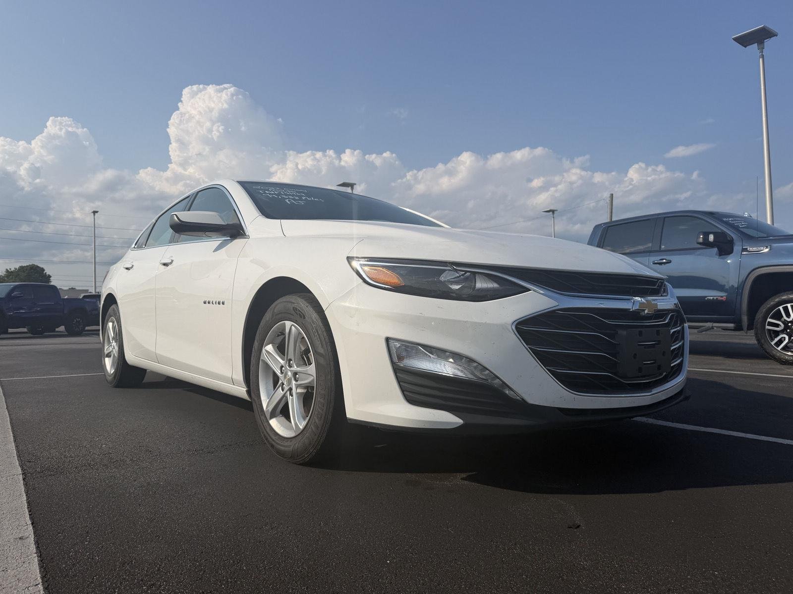 Used 2022 Summit White Chevrolet LT image 3