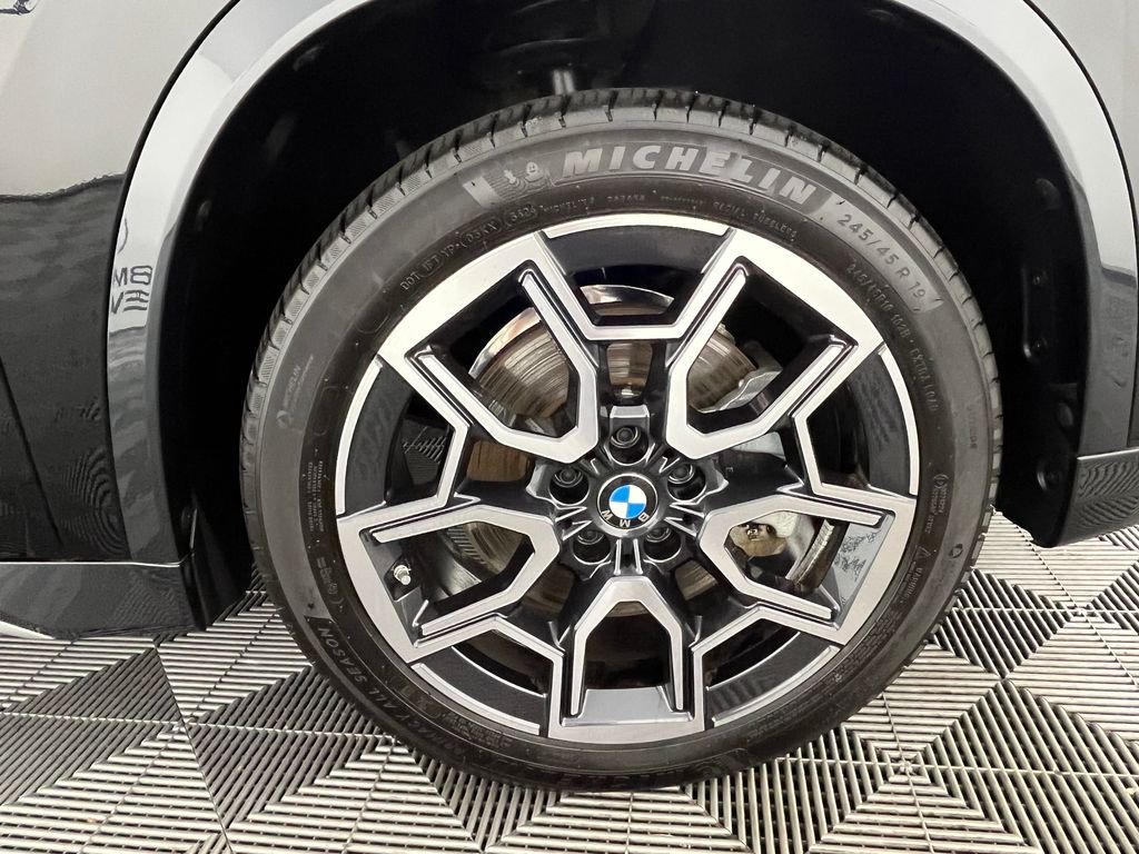 Used 2025 Black BMW xDrive28i image 15