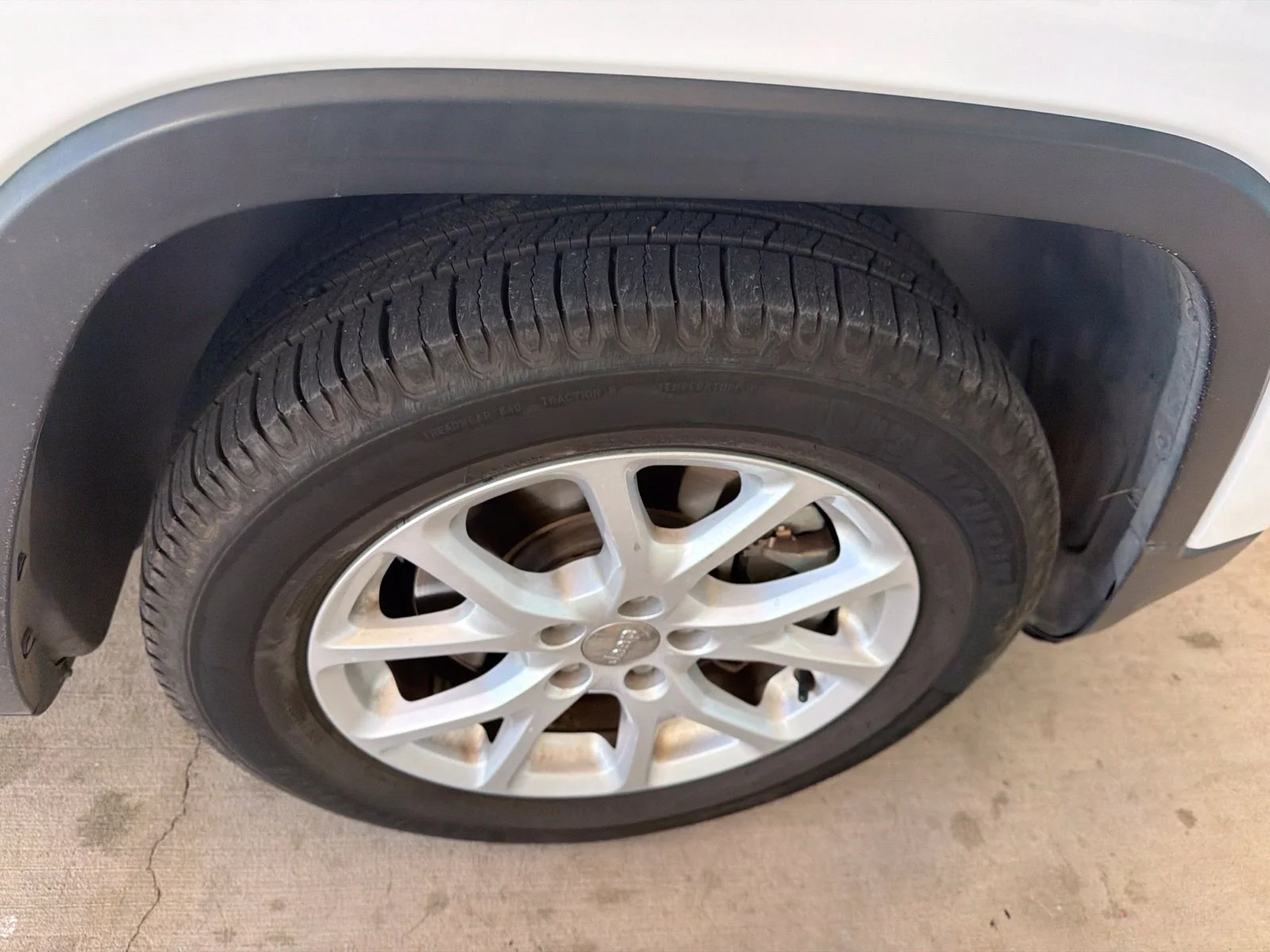 Used 2016 White Jeep Latitude image 23
