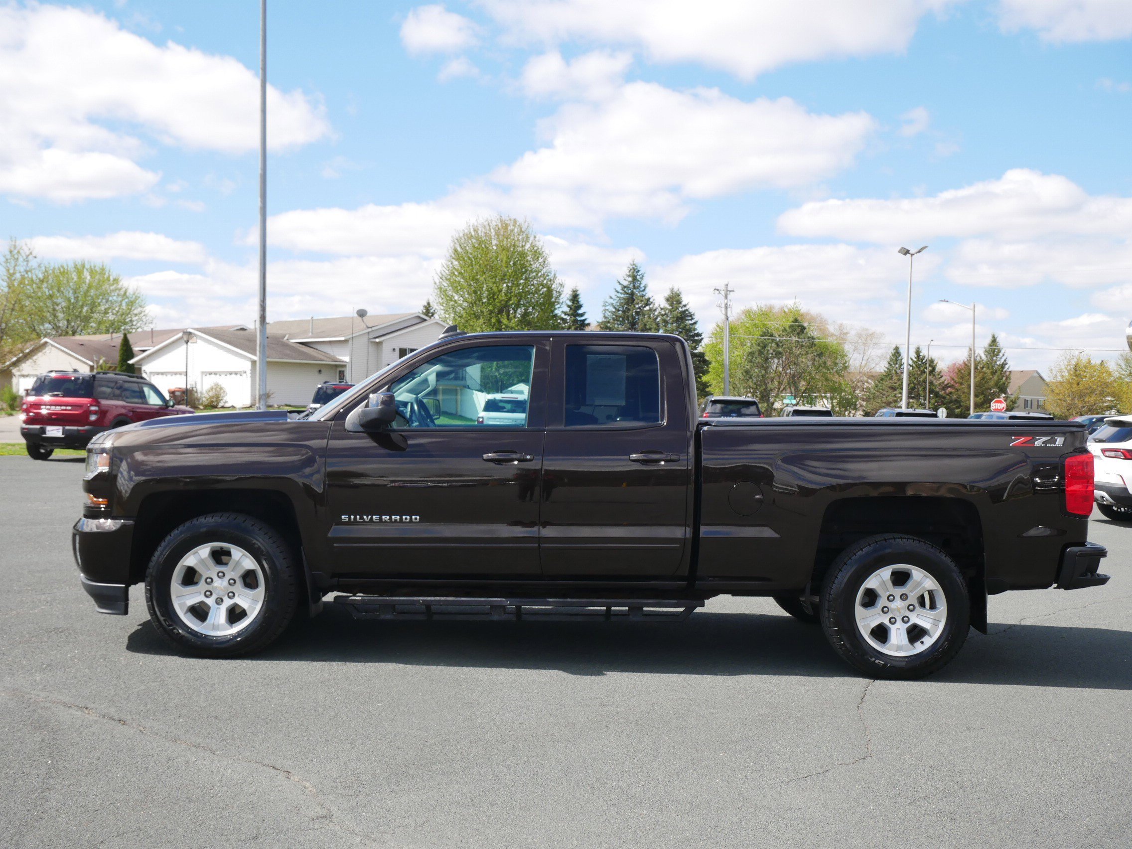 Used 2018 Chevrolet Silverado 1500 LT Z71 with VIN 1GCVKREC5JZ266036 for sale in Hastings, Minnesota