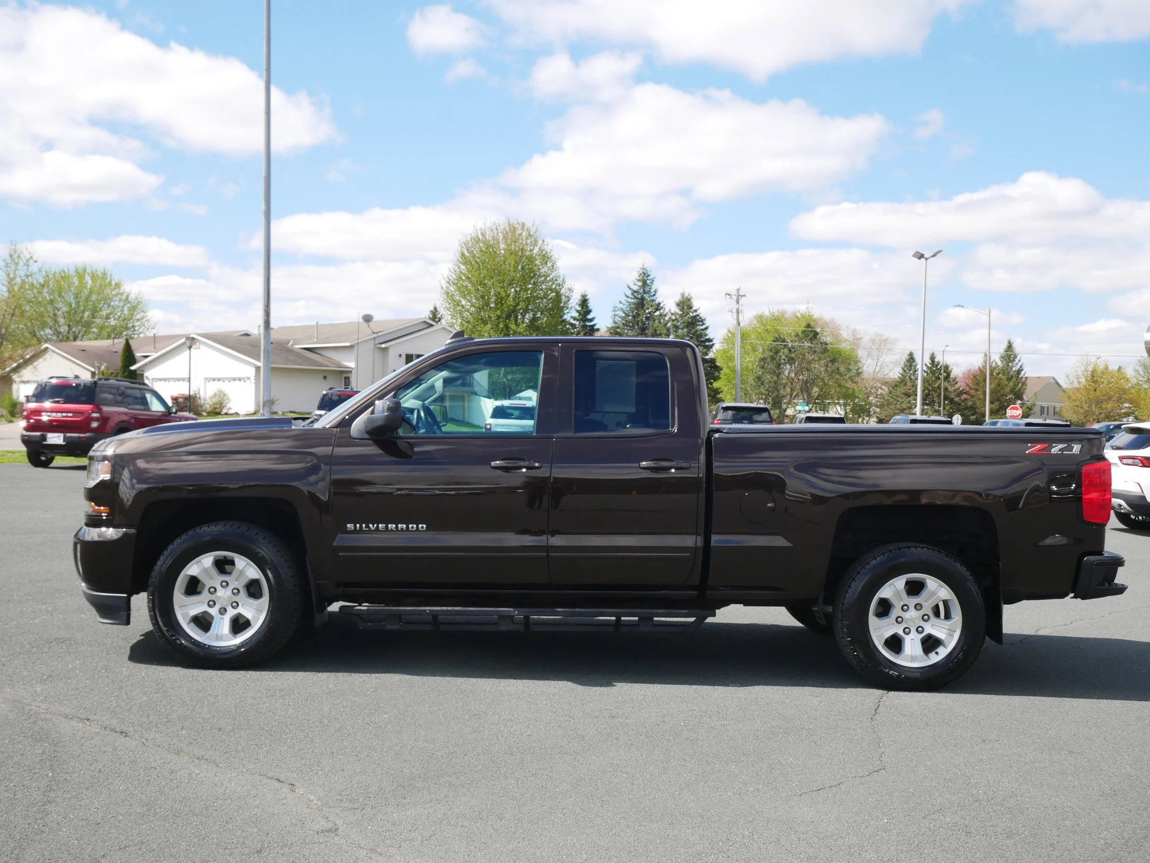 Used 2018 Chevrolet Silverado 1500 LT Z71 with VIN 1GCVKREC5JZ266036 for sale in Hastings, Minnesota