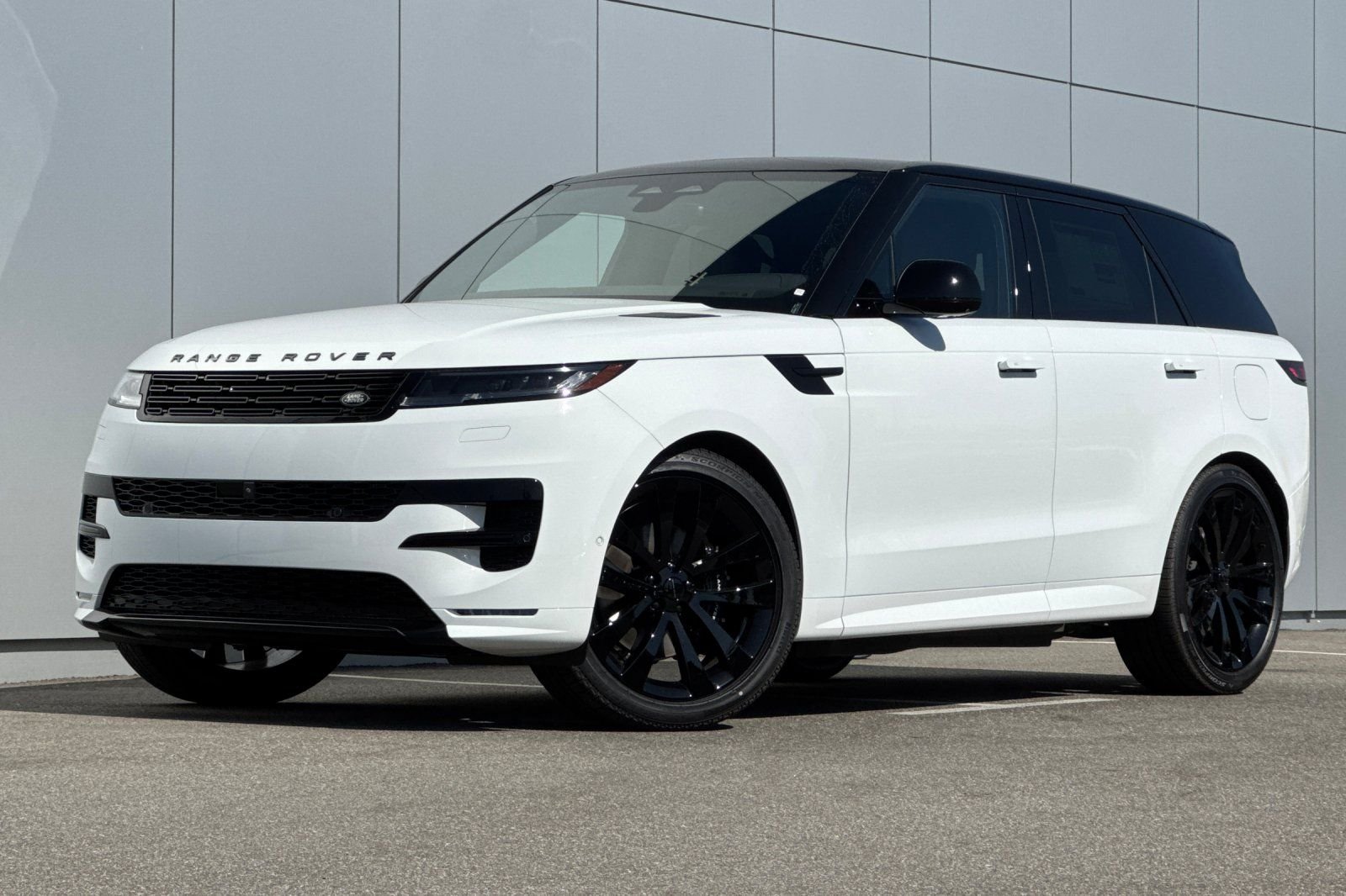 New 2026 Fuji White Land Rover Dynamic SE image 1