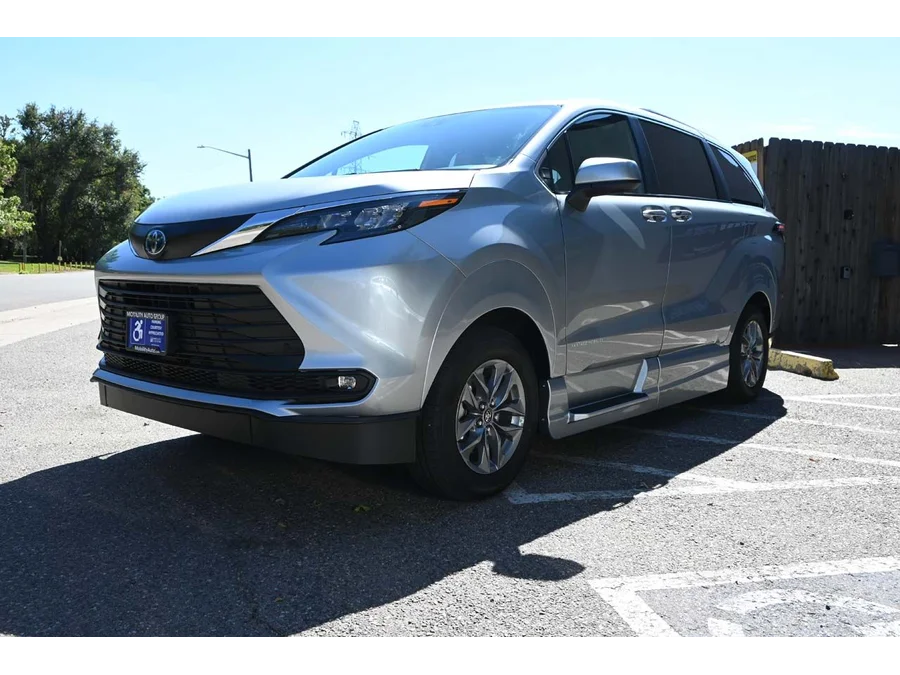 New 2025 SILVER Toyota XLE+ AWD Mobility Handicap Van image 10
