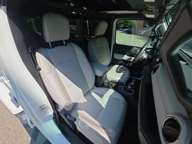 Used 2023 White Jeep Sahara image 26